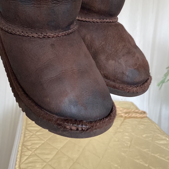 REDUCED! Youth Ugg Australia Classic II boots - Picture 4 of 13
